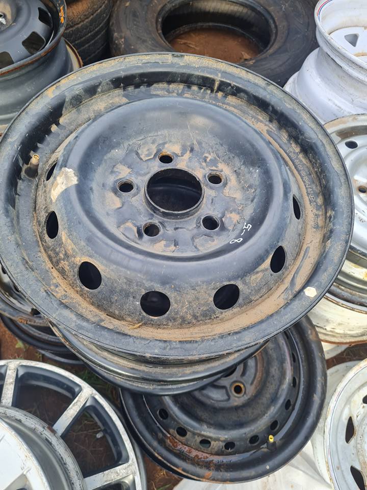 Hyundai H100 original stardard steal rims size 15 each - Private Seller Hyundai H100 original stardard steal rims size 15 each - Private Seller