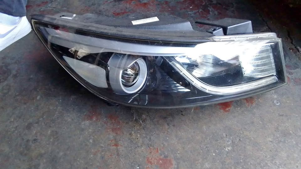 Kia sedona headlights - Private Seller Kia sedona headlights - Private Seller