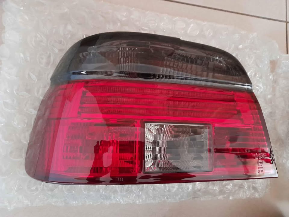 BMW E39 BRAND NEW SEMI SMOKED TAILIGHTS SET FORSALE