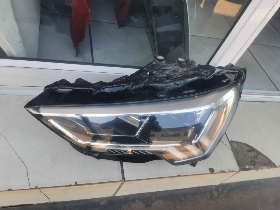Audi Q3 single xenon headlight 2023 - Private Seller Audi Q3 single xenon headlight 2023 - Private Seller