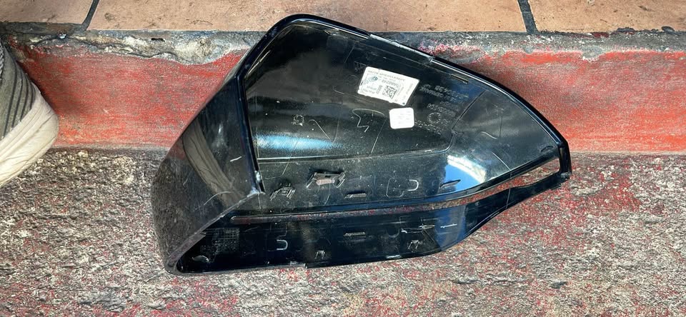 BMW X5 G60/G61 side mirror cover RH BMW X7 G70/G73 side mirror cover RH - Private Seller