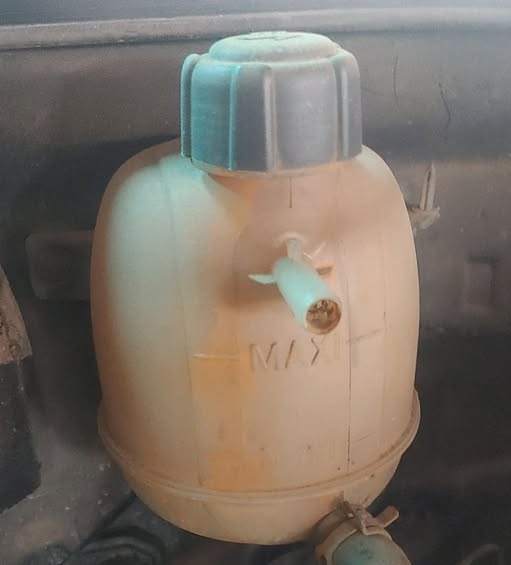 Renault Clio ll window washer bottle - Private Seller Renault Clio ll window washer bottle - Private Seller