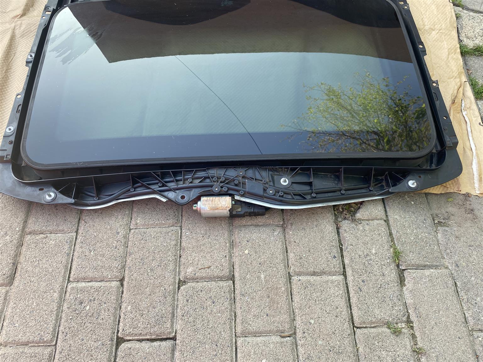 2012 BMW 3 SERIES E90 COMPLETE SUNROOF FOR SALE. IN PRISTINE CONDITION - Private Seller 2012 BMW 3 SERIES E90 COMPLETE SUNROOF FOR SALE. IN PRISTINE CONDITION - Private Seller