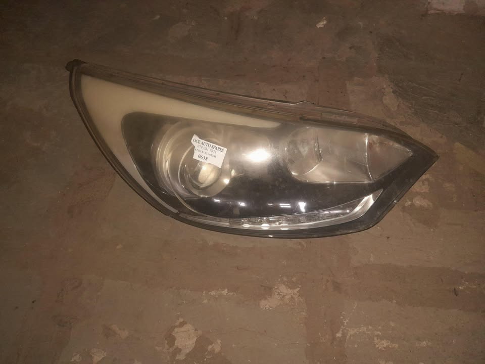 KIA RIO XENON HEADLIGHT AVAILABLE - Private Seller KIA RIO XENON HEADLIGHT AVAILABLE - Private Seller