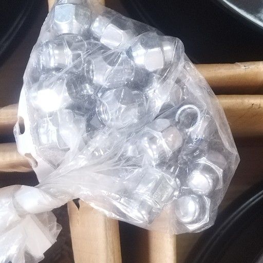 Nissan Navara black rims - Private Seller