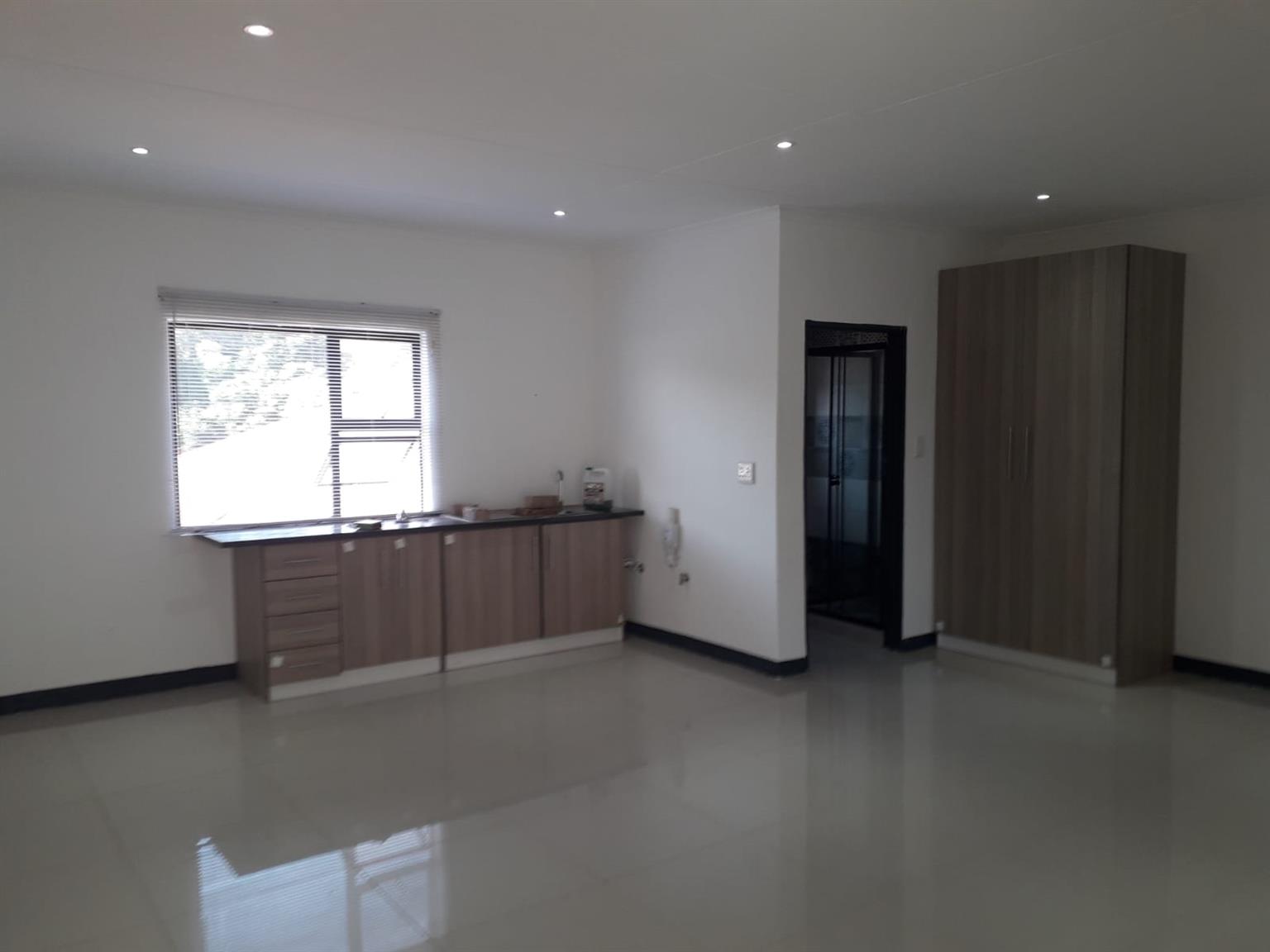 Open plan apartment in Silverton, Pretoria east Junk Mail