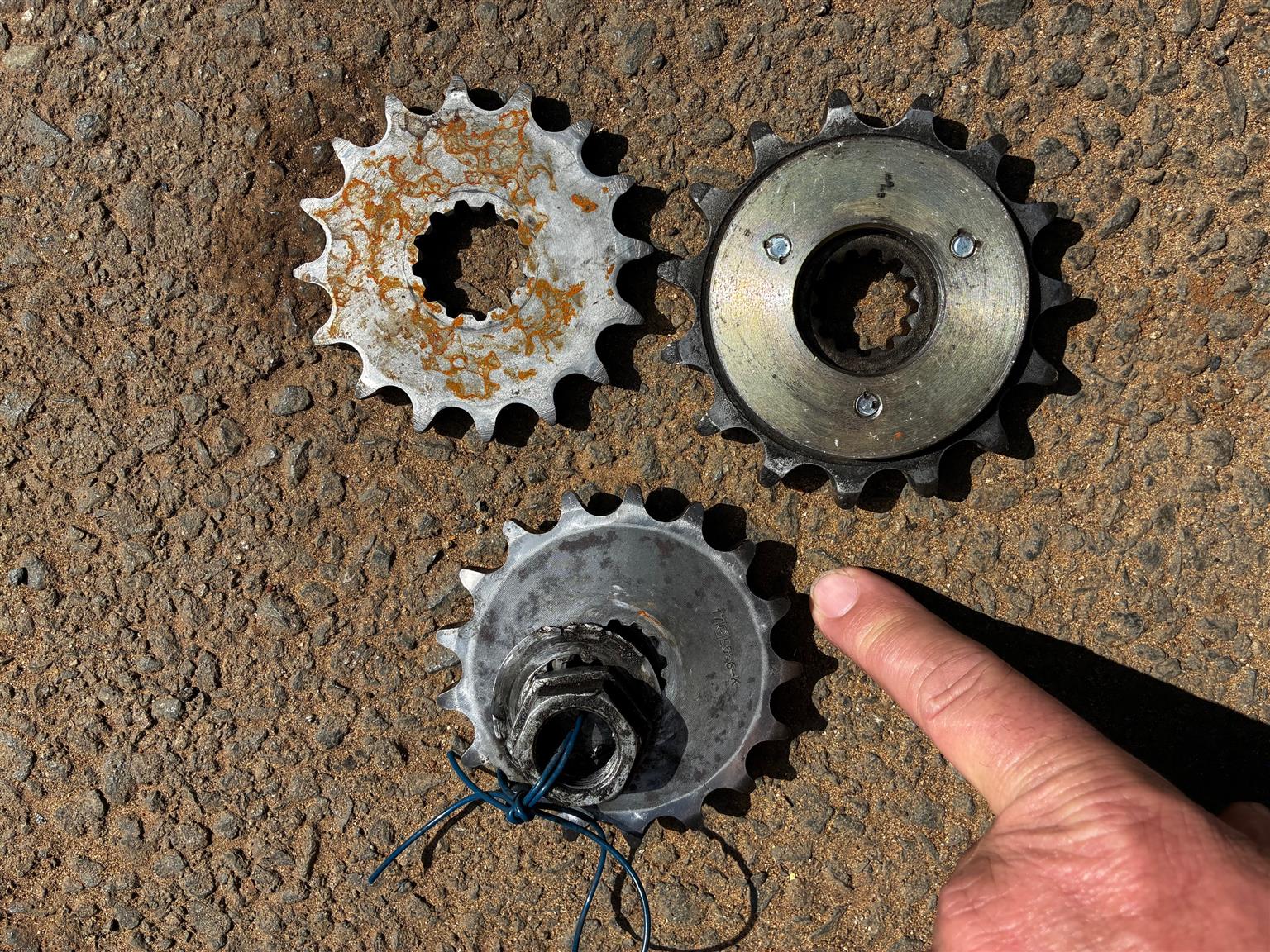 Suzuki Front sprockets chain sprockets - Private Seller Suzuki Front sprockets chain sprockets - Private Seller