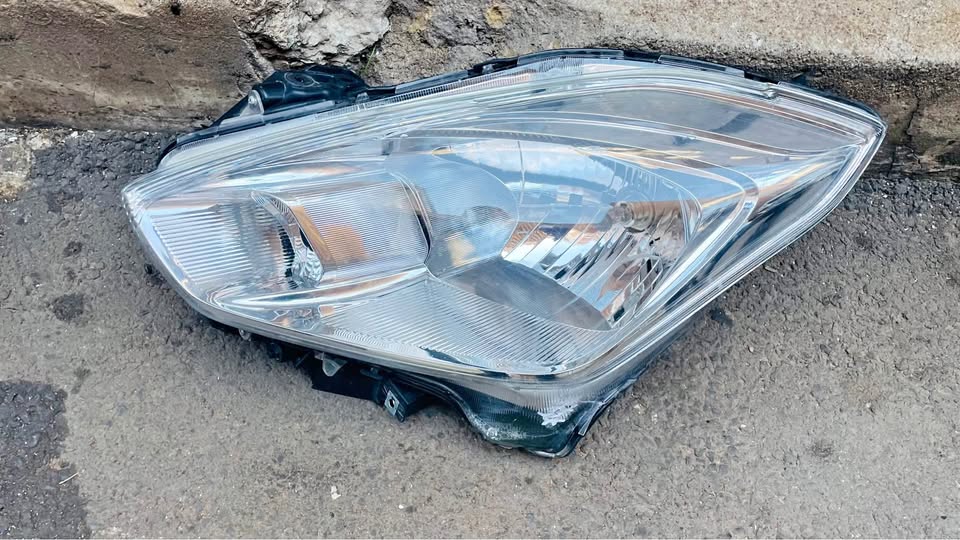 Suzuki Swift headlight - Private Seller Suzuki Swift headlight - Private Seller