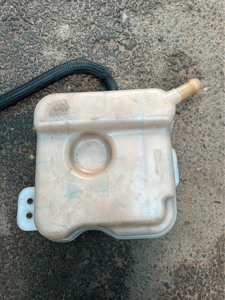 Mahindra XUV 500 Radiator Expansion Tank Available Call or WhatsApp - Private Seller Mahindra XUV 500 Radiator Expansion Tank Available Call or WhatsApp - Private Seller