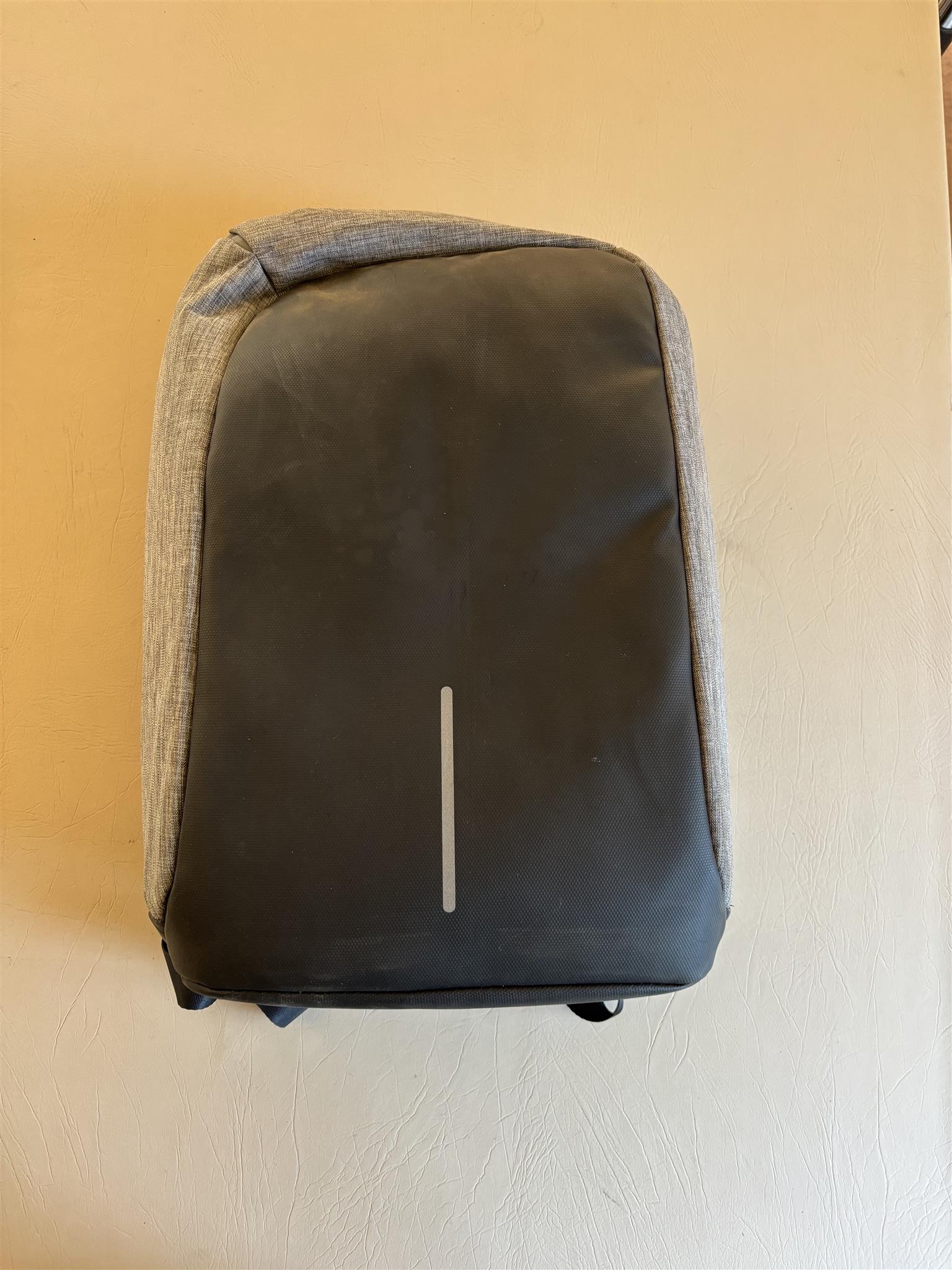 EPSON EB-SO5 projector with backpack for sale. | Junk Mail Marketplace