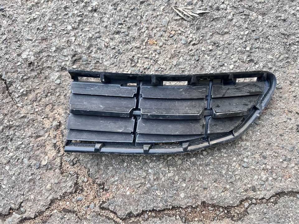 Toyota RAV4 right side fog light cover - Private Seller