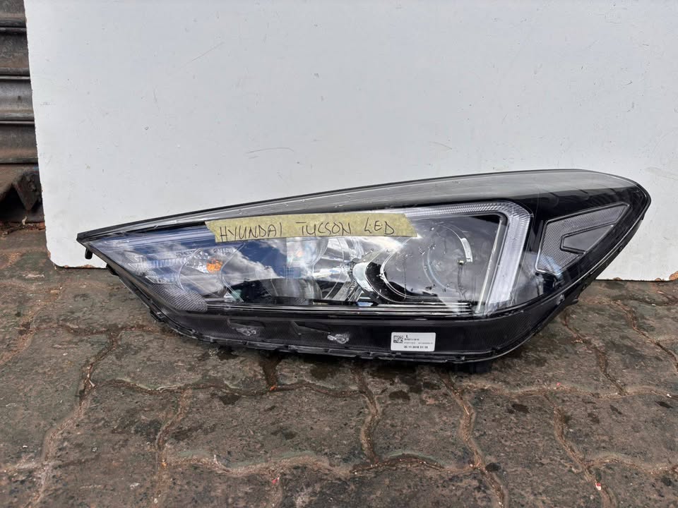 Hyundai Tucson Headlight LED - Private Seller Hyundai Tucson Headlight LED - Private Seller