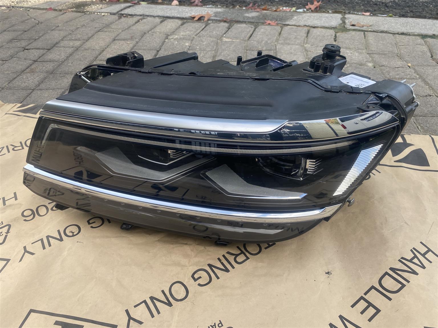 2020 VW TIGUAN R-LINE FULL LED HEADLIGHT LEFT SIDE FOR SALE - Private Seller 2020 VW TIGUAN R-LINE FULL LED HEADLIGHT LEFT SIDE FOR SALE - Private Seller