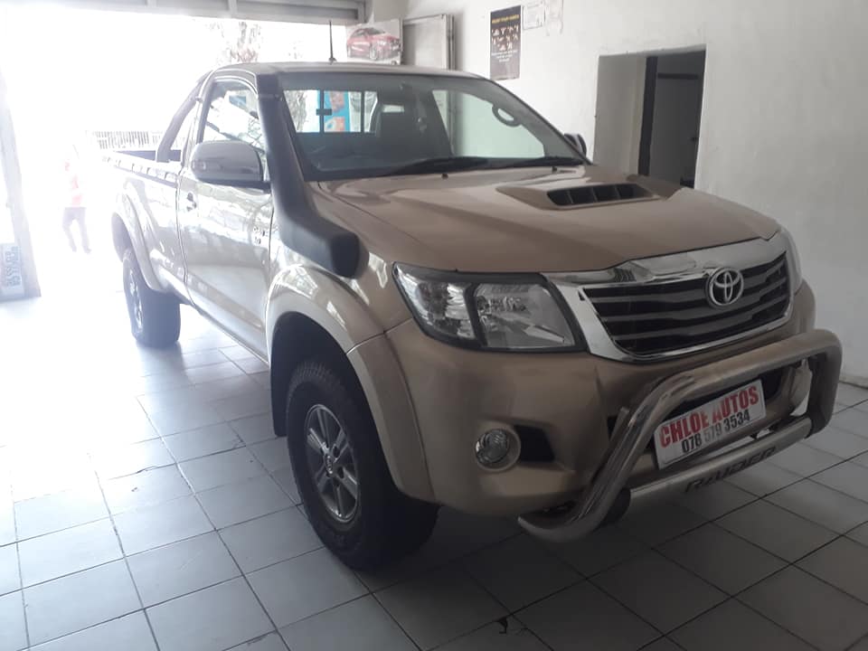 2012 Toyota Hilux 3.0D4D 4x4 LEGEND 45 SINGLE CAB Manual gold color 139000km