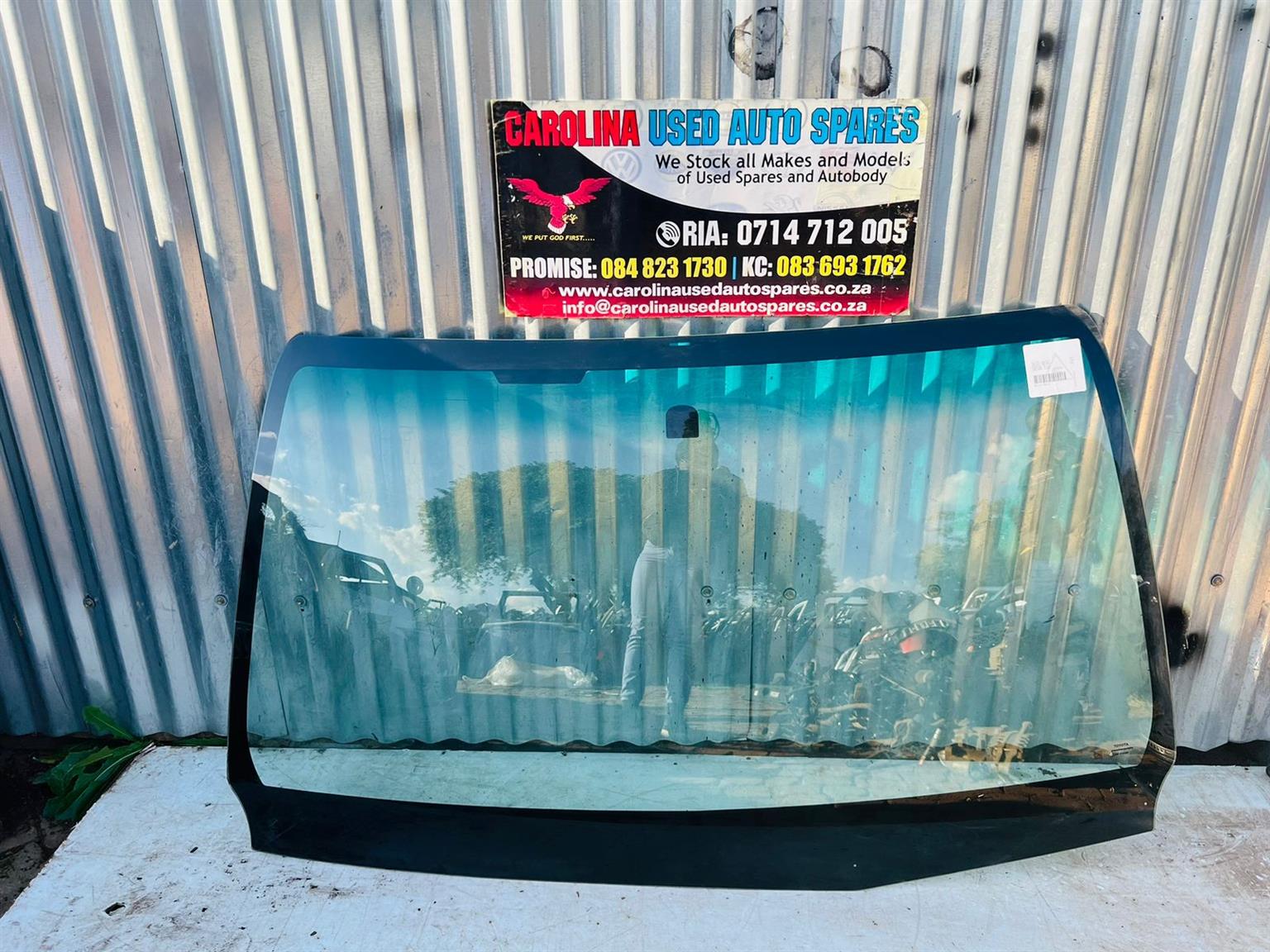 Toyota Hilux/Fortuner windscreen glass - Private Seller Toyota Hilux/Fortuner windscreen glass - Private Seller