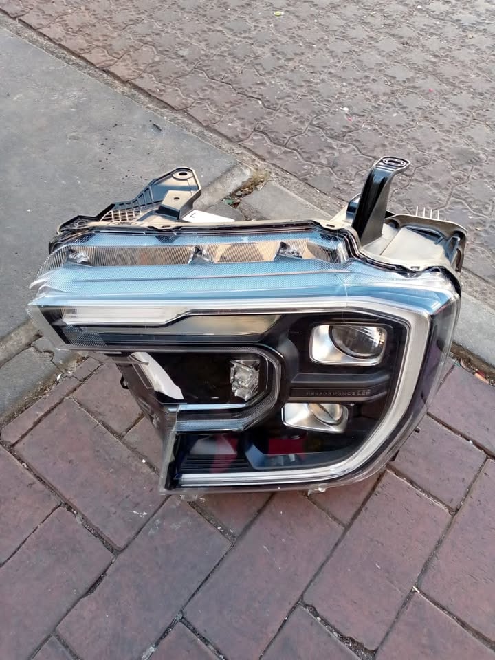 Ford Ranger T9 Raptor Xenon Headlight for Sale whatsapp - Private Seller Ford Ranger T9 Raptor Xenon Headlight for Sale whatsapp - Private Seller