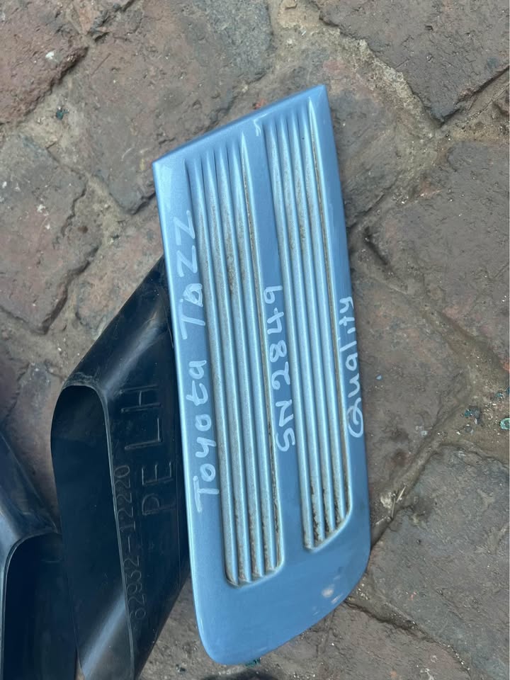 Toyota tazz rear side vents Call or whatsapp  or  we are a scrapyard - Private Seller