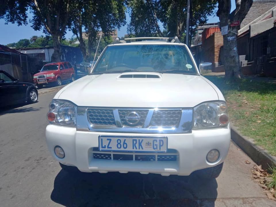 2018 Nissan NP300 Hardbody 2.5 Diesel Double Cab, Manual, White Color, Mileage 87000kms