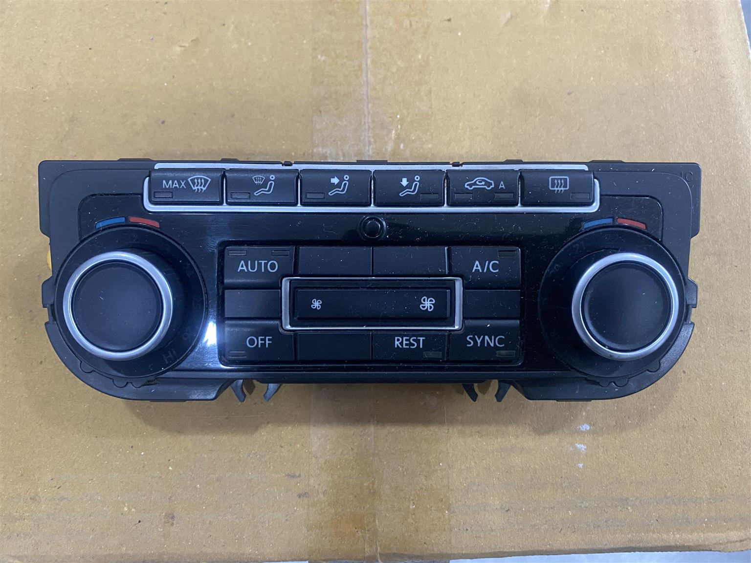 2016 VW AMAROK CLIMATE CONTROL UNIT FOR SALE. IN PRISTINE CONDITION - Private Seller 2016 VW AMAROK CLIMATE CONTROL UNIT FOR SALE. IN PRISTINE CONDITION - Private Seller