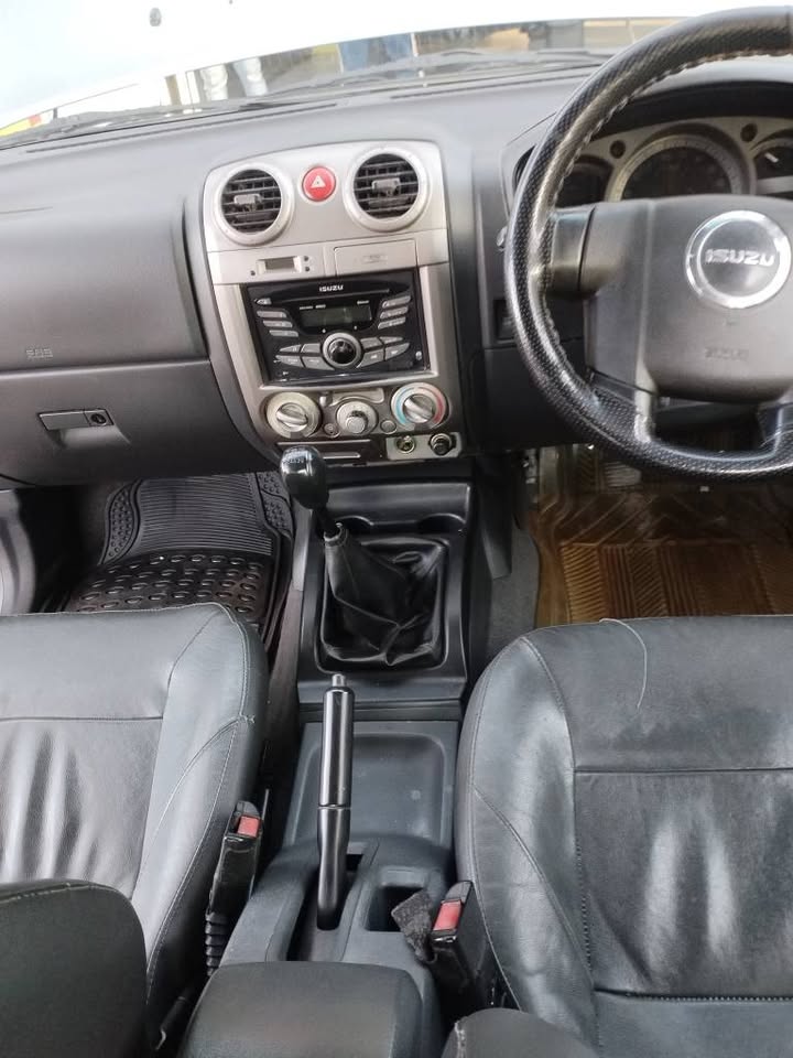 2011 ISUZU KB300 LX DTEQ MANUAL