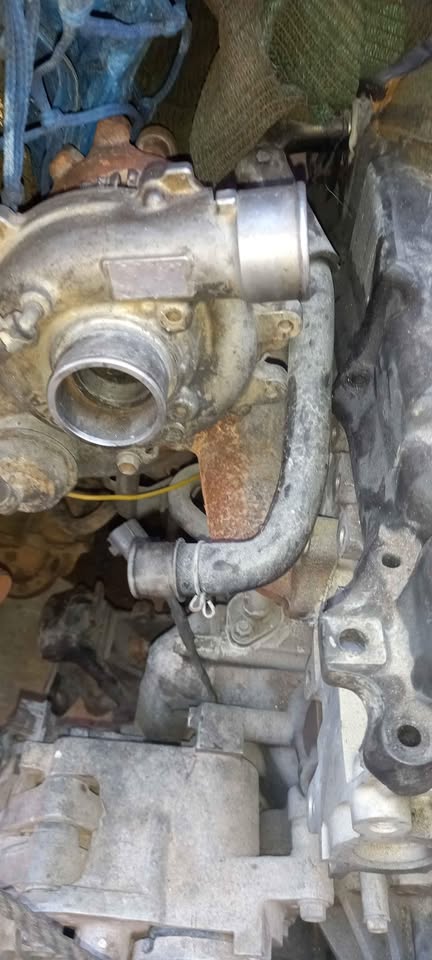 2012 Toyota hilux 2.5 d4d motor complete no injectors - Private Seller
