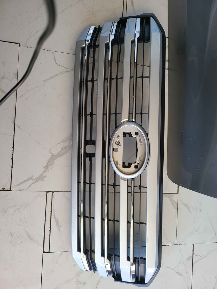 2025 Toyota Landcruiser Prado main grill for sale - Private Seller 2025 Toyota Landcruiser Prado main grill for sale - Private Seller