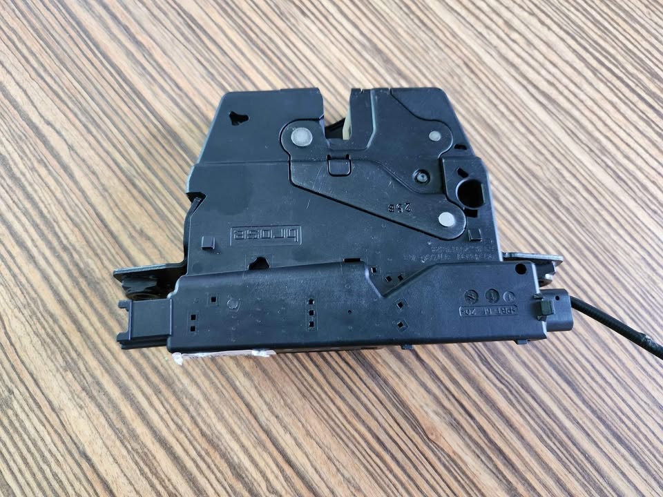 BMW F10 BOOT LOCK - OEM