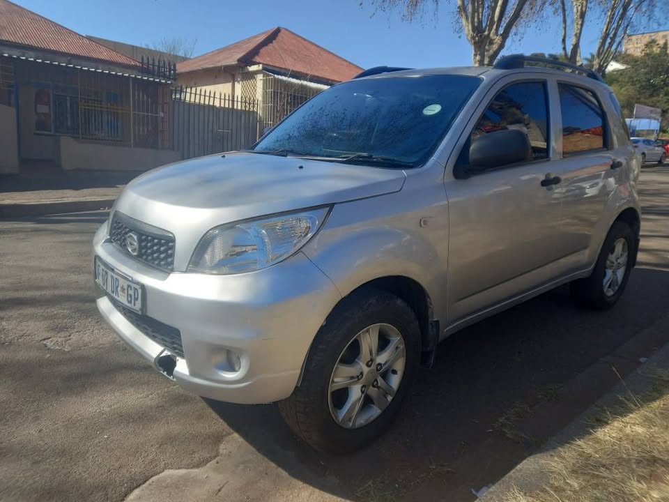 2010 DAIHATSU TERIOS 1.5 PETROL, MANUAL, SILVER, 93000KMS