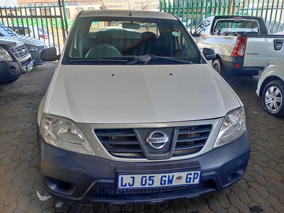 2016 Nissan Np200 1.6ltr Aircon Manual Petrol White Spare key 2016 Nissan Np200 1.6ltr Aircon Manual Petrol White Spare key