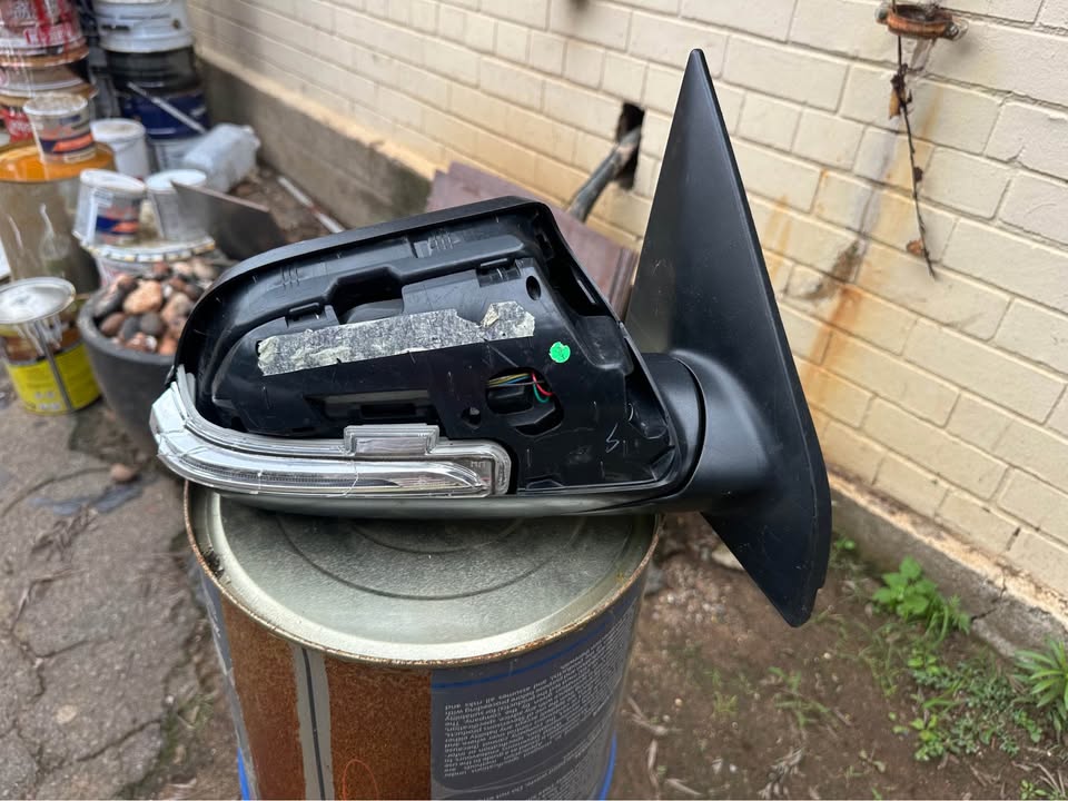 Hyundai creta right side mirror - Private Seller Hyundai creta right side mirror - Private Seller