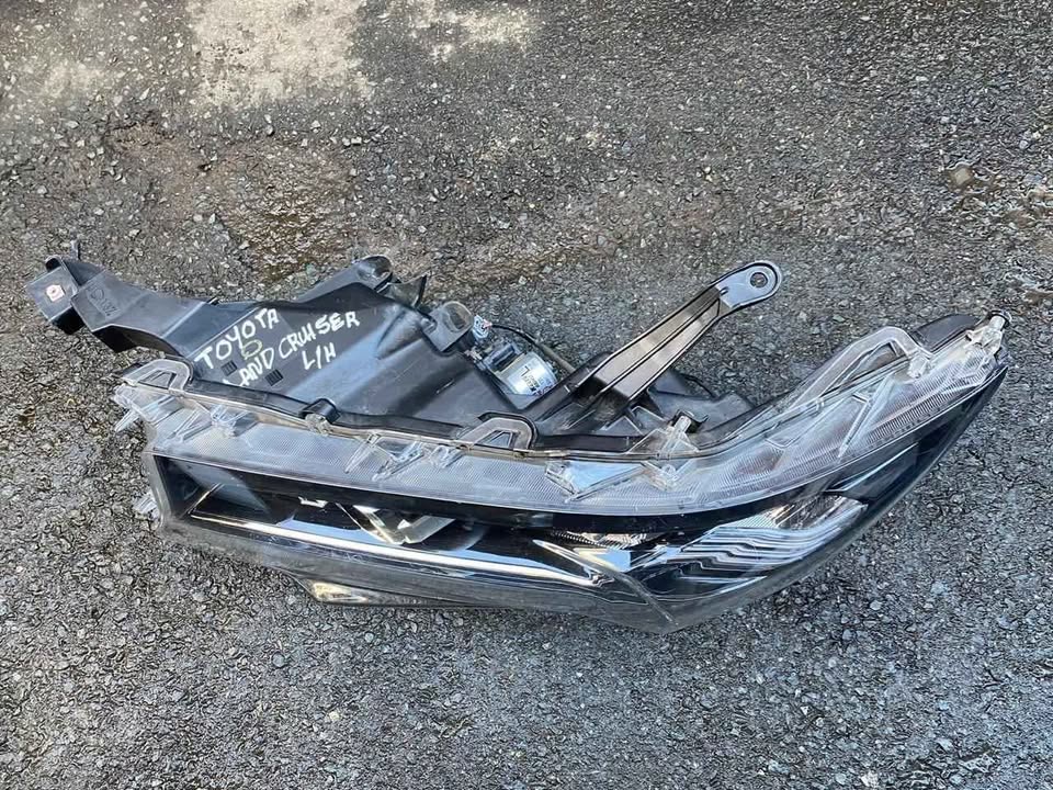 Toyota Land Cruiser Xenon Headlight Leftside. - Private Seller Toyota Land Cruiser Xenon Headlight Leftside. - Private Seller