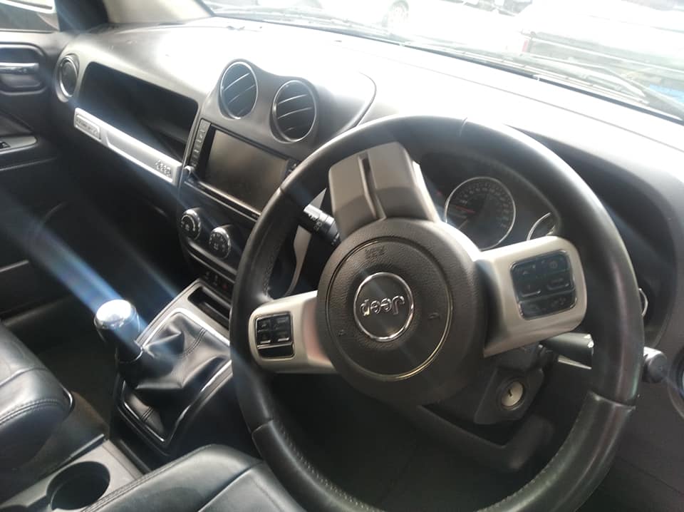 Jeep Cherokee accident damaged. Engine starts - Private Seller