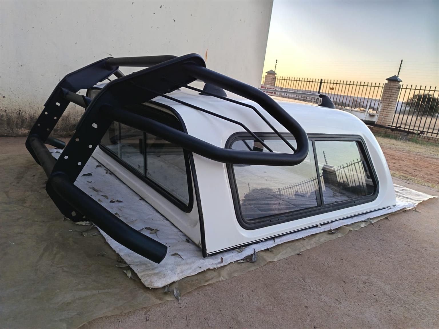 Beekman Canopy and Bulbar for Toyota Hilux Bakkie - Private Seller Beekman Canopy and Bulbar for Toyota Hilux Bakkie - Private Seller