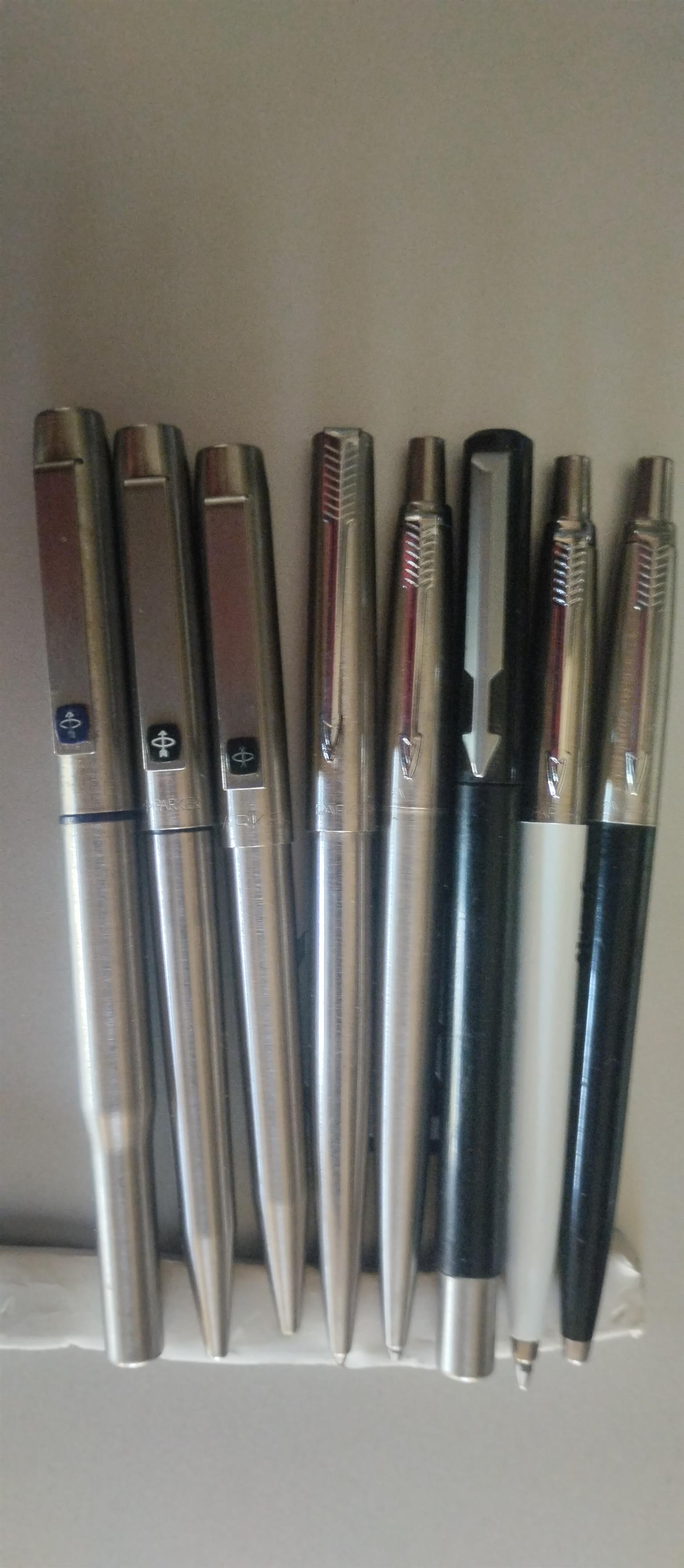 Fountain and Ballpoint pens by Parker & Sheaffer, Cross etc. Fountain and Ballpoint pens by Parker & Sheaffer, Cross etc.