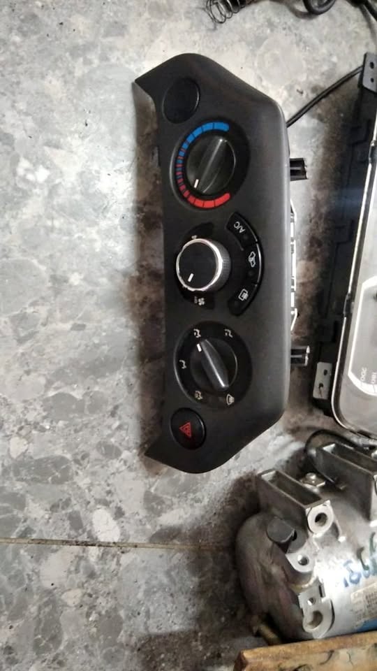 CHEVROLET CRUZE AIRVENT CONTROLS - Private Seller CHEVROLET CRUZE AIRVENT CONTROLS - Private Seller