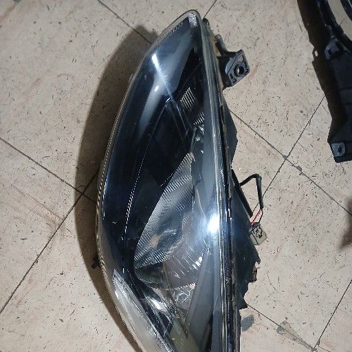 Mazda 2 headlight - Private Seller Mazda 2 headlight - Private Seller