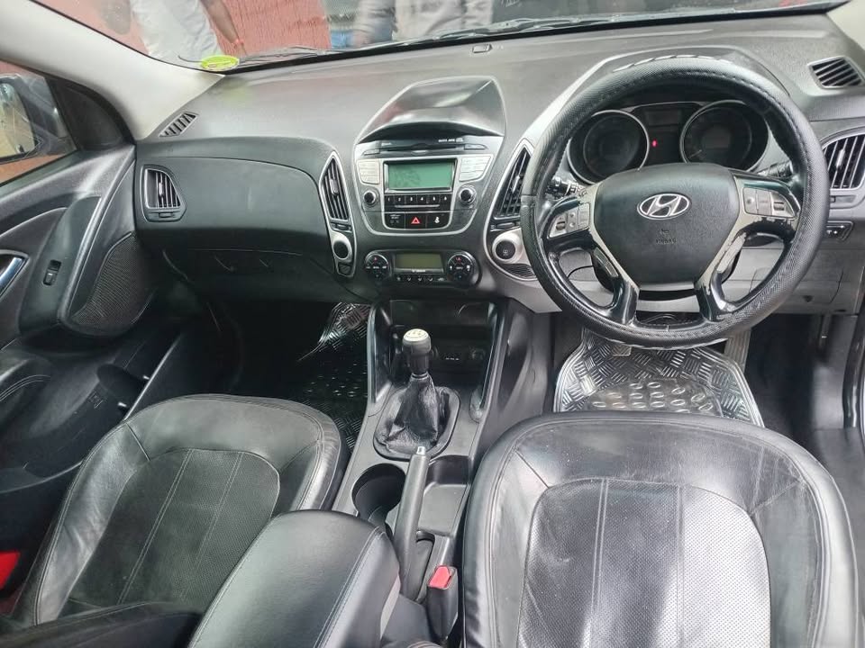 Hyundai ix35 2.0 ex manual  2013 88000km  Grey