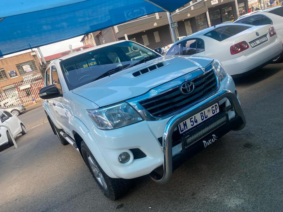 2005 TOYOTA HILUX DOUBLE CAB 3.0 D4D MANUAL