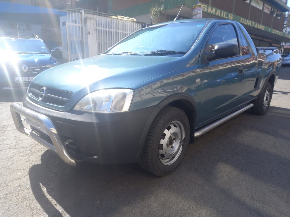 2007 OPEL CORSA BAKKIE 1.8 PETROL, MANUAL TRANSMISSION, GREEN COLOUR, MILEAGE 86000KM