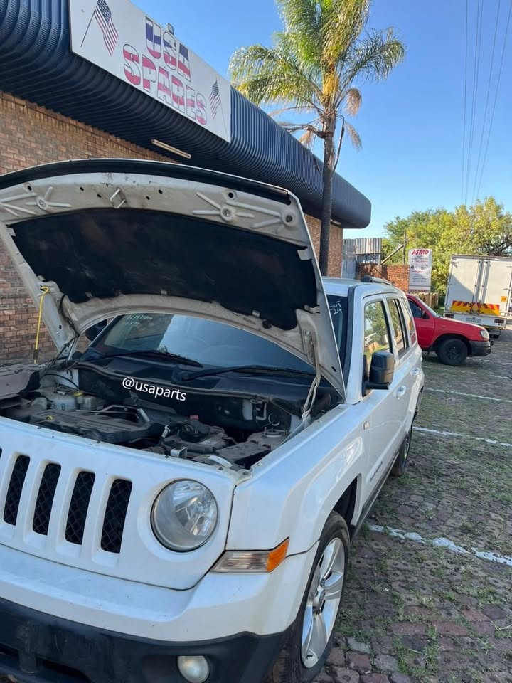 2015 Jeep Patriot 2.4 Automatic Petrol stripping for Engine parts - Private Seller