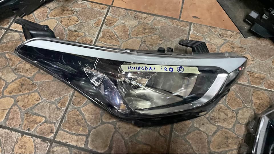 Hyundai i20 headlight - Private Seller Hyundai i20 headlight - Private Seller