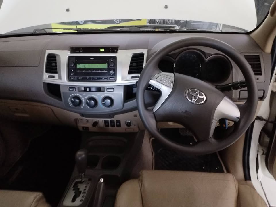 2013 TOYOTA FORTUNER 3.0 D4D /4X2/AUTOMATIC TRANSMISSION/151,000KM/LEATHER SEATS/CODE2/WHITE COLOUR/