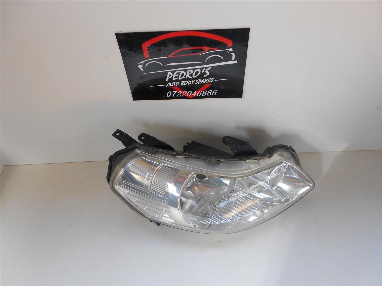 Suzuki SX4 Right headlight - Private Seller Suzuki SX4 Right headlight - Private Seller