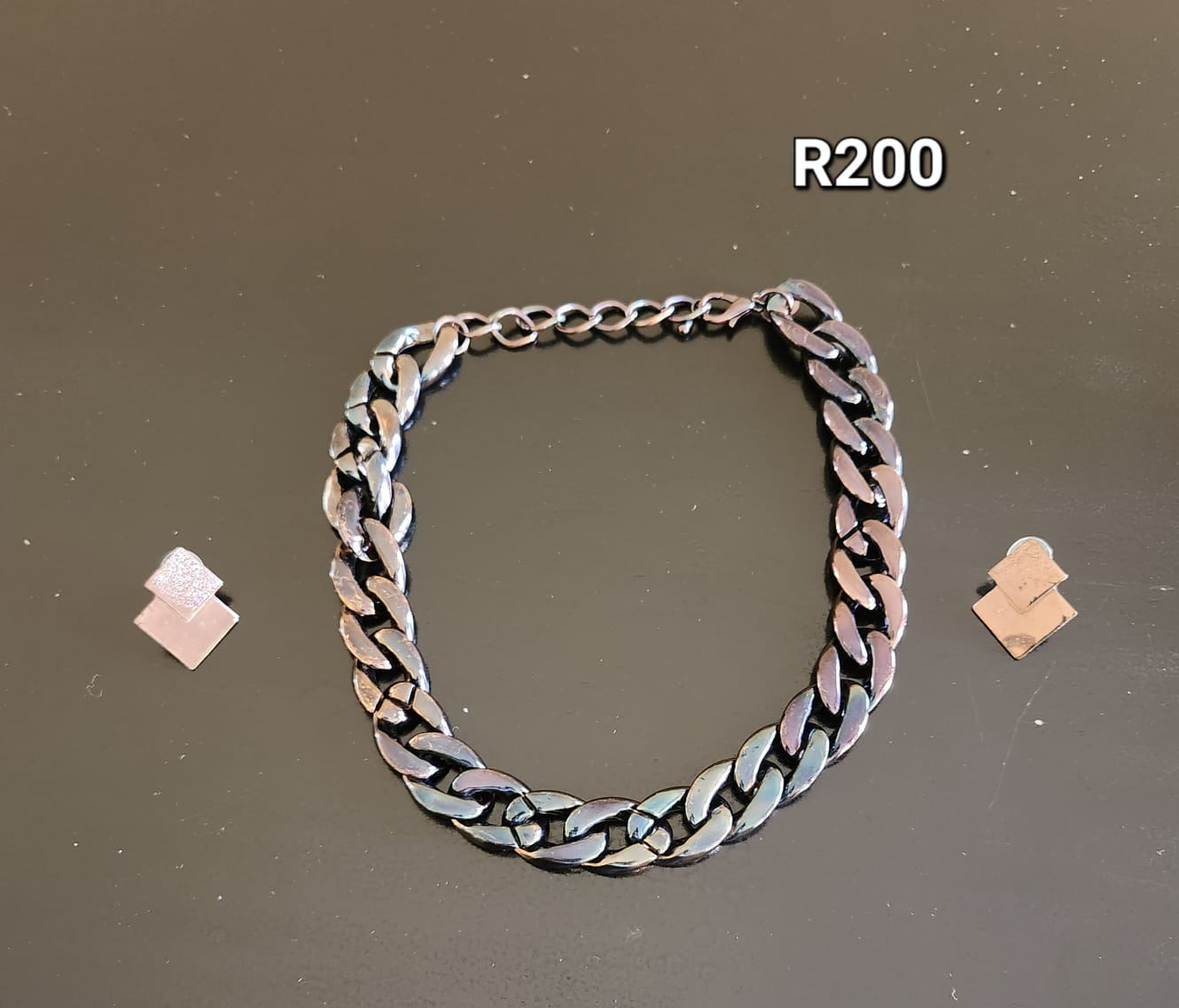 Elegant Neck Accessories, Earings, & Wrist Accessories.