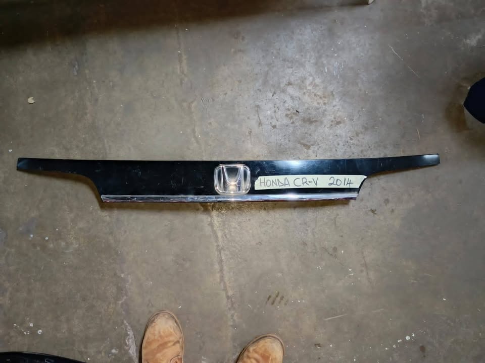 Honda CRV 2014 Front Grill - Private Seller Honda CRV 2014 Front Grill - Private Seller