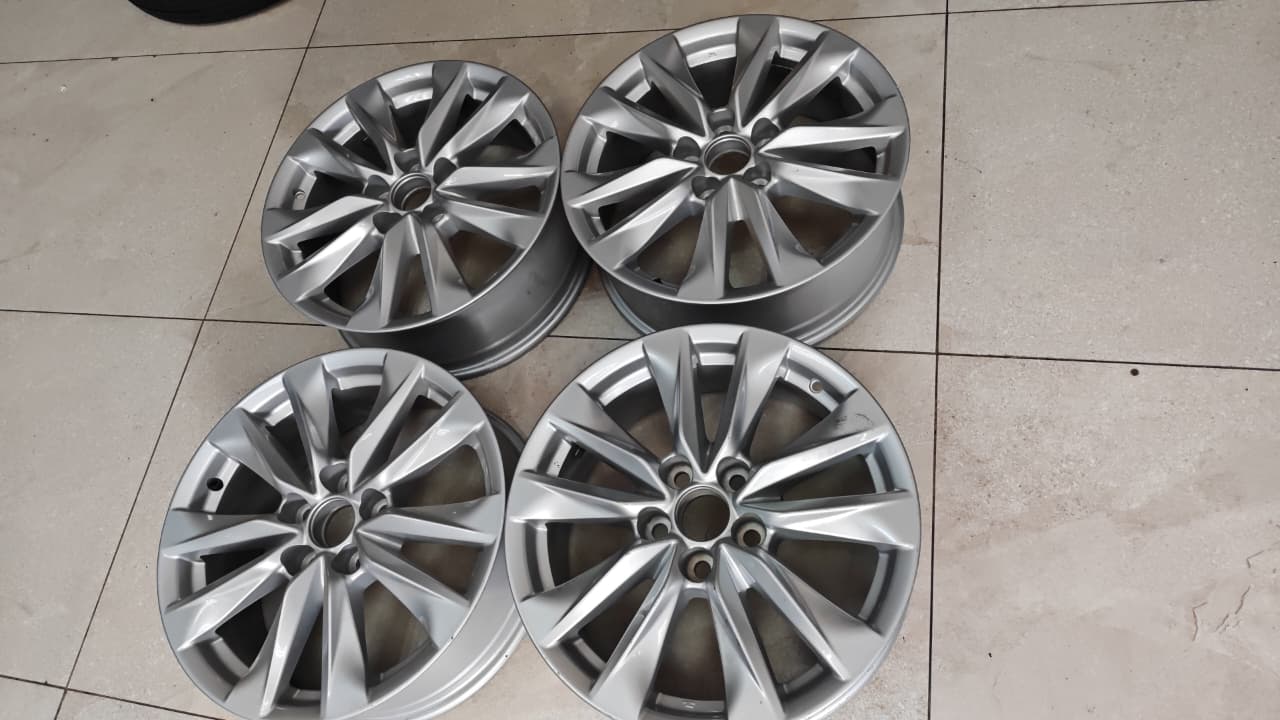 Toyota Corolla 17inch original mags set for - Private Seller Toyota Corolla 17inch original mags set for - Private Seller