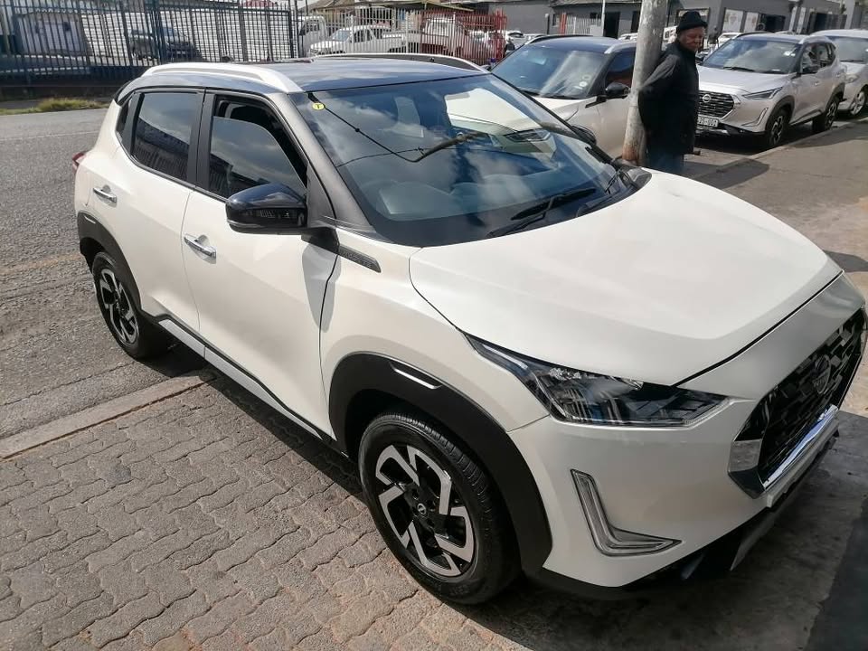 2022 Nissan Magnite 1.0 SUV Turbo Automatic with a Nice interior seat and Service book and spare key