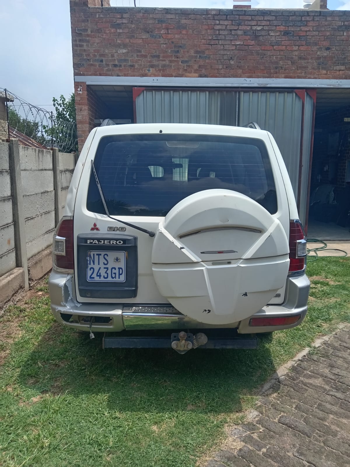 Mitsubishi Pajero 4m41 3.2 Automatic, stripping for spares - Private Seller Mitsubishi Pajero 4m41 3.2 Automatic, stripping for spares - Private Seller