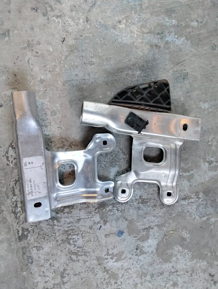 Bmw f30 F20 radiator brackets - Private Seller Bmw f30 F20 radiator brackets - Private Seller