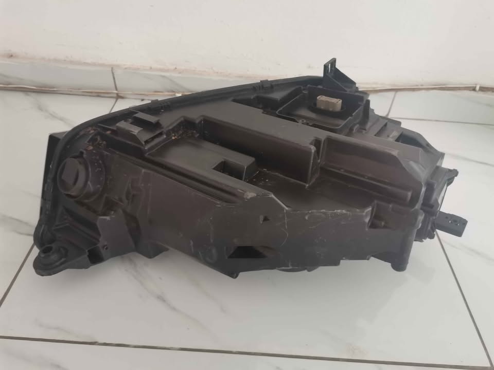 Audi Q5 xenon headlight left side 2019-2020 - Private Seller Audi Q5 xenon headlight left side 2019-2020 - Private Seller